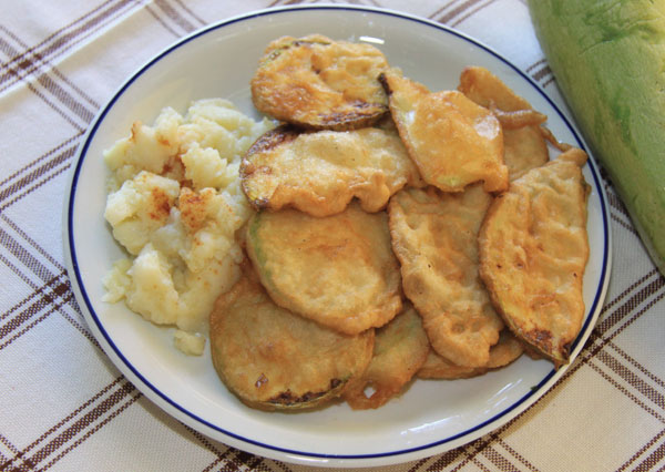 tiganita-kolokithakia-skordalia